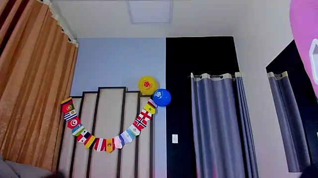 Snapshot of Ellis-Rossi chatting on July 7, 2026, 7:29 pm Ellis-Rossi online show from July 7, 2026, 7:29 pm