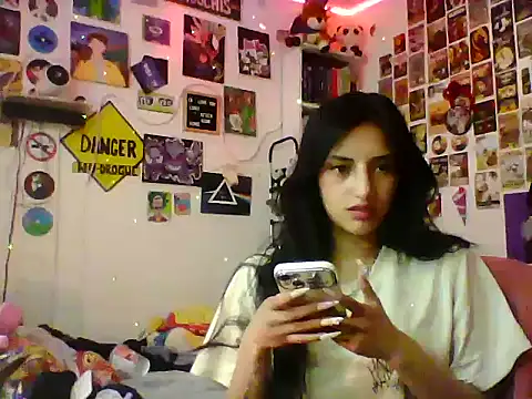angelgirl2006 online show from May 26, 2026, 8:05 pm