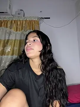 Snapshot of Ares_and_Emily chatting on May 29, 2026, 11:25 pm Ares and Emily online show from May 29, 2026, 11:25 pm