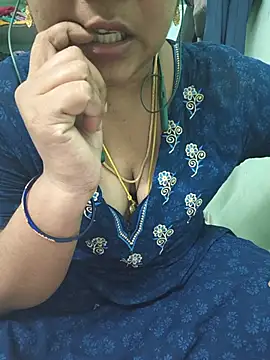 Tamil-kaviya98 online show from June 30, 2026, 7:42 am