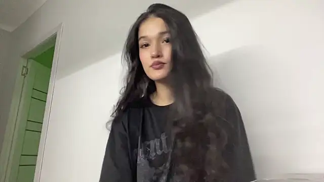Snapshot of LisetteParajon chatting on June 4, 2026, 4:02 pm LisetteParajon online show from June 4, 2026, 4:02 pm