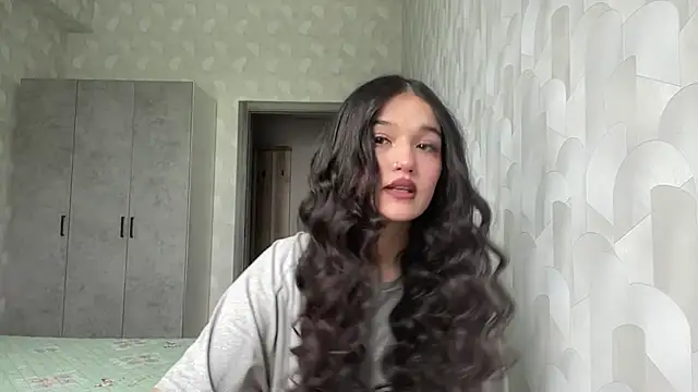 Snapshot of LisetteParajon chatting on June 11, 2026, 5:05 am LisetteParajon online show from June 11, 2026, 5:05 am