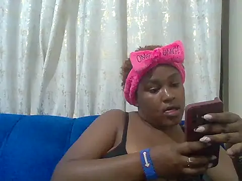 Snapshot of Bigchocoboobs chatting on May 28, 2026, 4:15 pm Bigchocoboobs online show from May 28, 2026, 4:15 pm