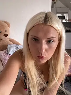 MimiLliiyy online show from July 16, 2026, 4:46 pm