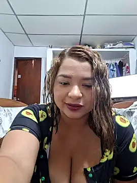 Snapshot of leonorq chatting on May 27, 2026, 3:20 pm leonorq online show from May 27, 2026, 3:20 pm