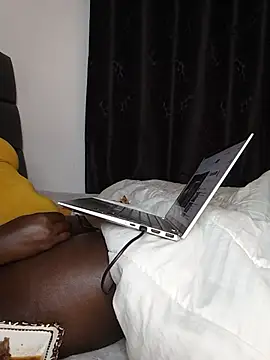 Snapshot of melaninglasskin chatting on June 5, 2026, 6:57 pm melaninglasskin online show from June 5, 2026, 6:57 pm