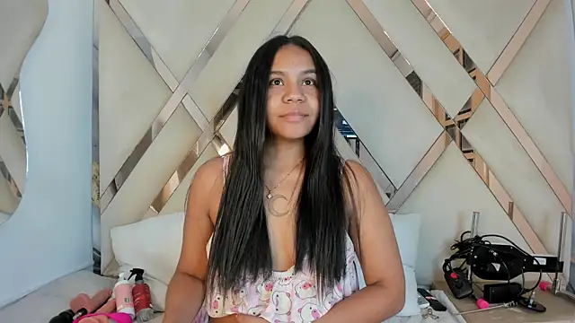 Snapshot of Chloe_ht chatting on June 20, 2026, 12:30 pm Chloe ht online show from June 20, 2026, 12:30 pm