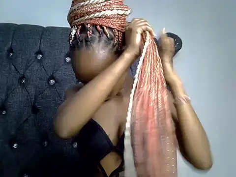 cocolaurah online show from June 17, 2026, 3:13 pm