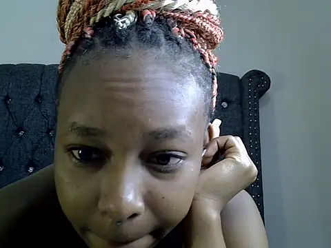 cocolaurah online show from June 21, 2026, 3:20 am