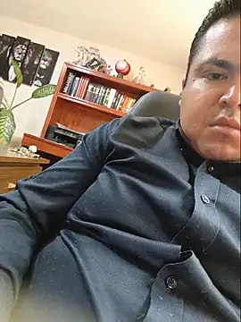 Luis220992 online show from May 27, 2026, 6:16 pm