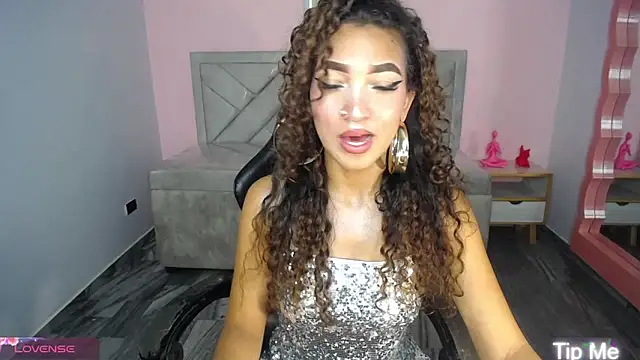 Snapshot of CamilaVixen_ch chatting on June 19, 2026, 8:23 pm CamilaVixen ch online show from June 19, 2026, 8:23 pm