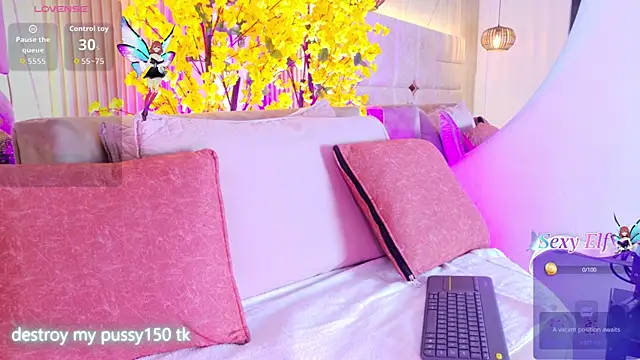 Snapshot of LalaVareela chatting on July 15, 2026, 7:19 pm LalaVareela online show from July 15, 2026, 7:19 pm