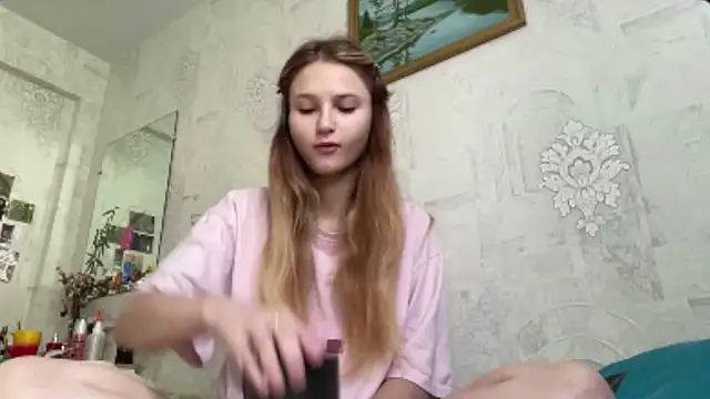 HeIen cute online show from July 15, 2026, 7:46 am