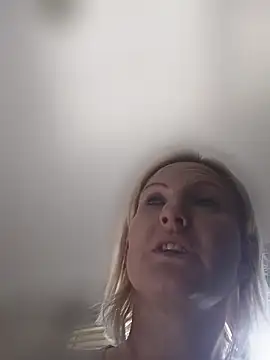 Snapshot of Isabelle_Cora chatting on June 25, 2026, 10:42 am Isabelle Cora online show from June 25, 2026, 10:42 am