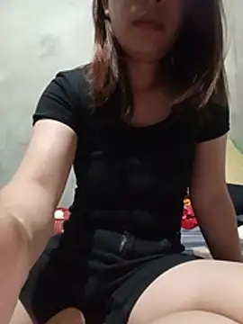 Snapshot of -Trinina- chatting on July 1, 2026, 10:42 pm -Trinina- online show from July 1, 2026, 10:42 pm