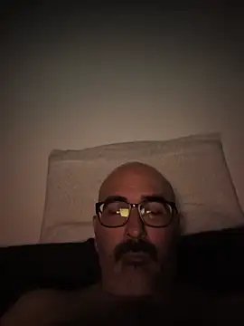 Snapshot of uberbite5713 chatting on May 28, 2026, 8:39 pm uberbite5713 online show from May 28, 2026, 8:39 pm