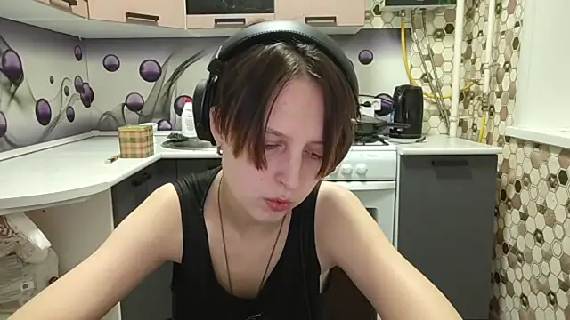Snapshot of Saranade chatting on July 8, 2026, 10:58 pm Saranade online show from July 8, 2026, 10:58 pm