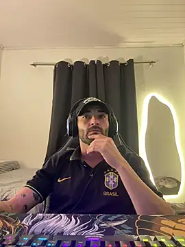 Aaron hyuga online show from June 5, 2026, 3:46 am