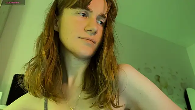 agniia257 online show from July 3, 2026, 4:02 pm