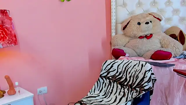 Snapshot of valentinee_xo chatting on June 5, 2026, 6:52 am valentinee xo online show from June 5, 2026, 6:52 am