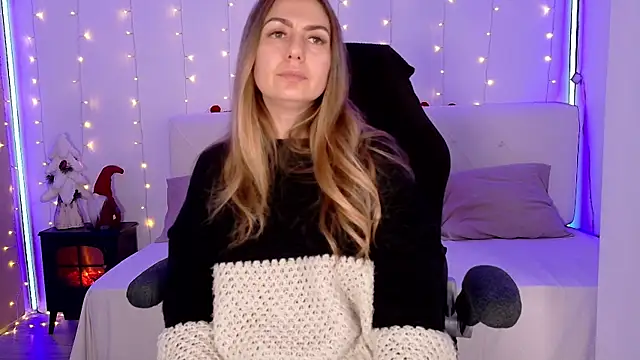 LindaWhite  online show from December 17, 2025, 5:19 pm