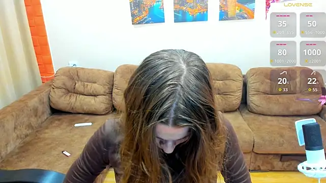 VerhiniaMaua online show from July 20, 2026, 9:28 pm