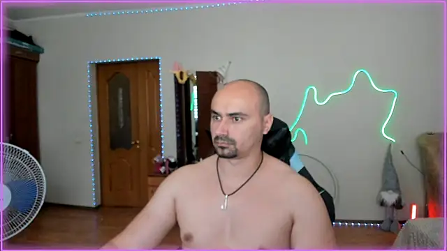 -SexyDaddy- online show from June 13, 2026, 9:18 am