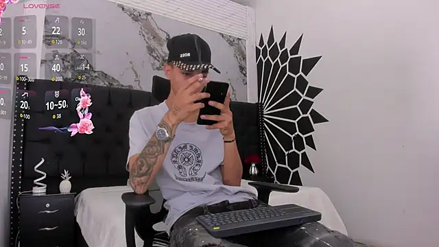 LucasJhonson  online show from June 15, 2026, 9:06 pm