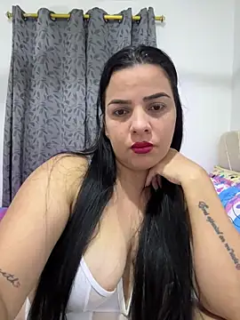 Snapshot of Escarlata2077 chatting on June 16, 2026, 2:25 am Escarlata2077 online show from June 16, 2026, 2:25 am