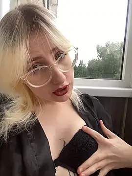 Snapshot of xp_blondie chatting on June 11, 2026, 12:47 pm xp blondie online show from June 11, 2026, 12:47 pm