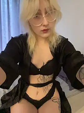 Snapshot of xp_blondie chatting on June 12, 2026, 1:43 pm xp blondie online show from June 12, 2026, 1:43 pm