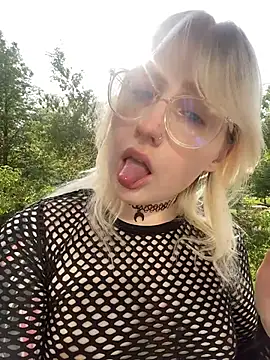Snapshot of xp_blondie chatting on June 14, 2026, 1:24 pm xp blondie online show from June 14, 2026, 1:24 pm
