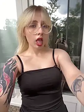 Snapshot of xp_blondie chatting on June 16, 2026, 1:14 pm xp blondie online show from June 16, 2026, 1:14 pm