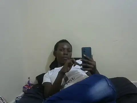 Snapshot of cute_avy0 chatting on July 1, 2026, 9:44 am cute avy0 online show from July 1, 2026, 9:44 am