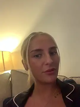 Millymae  online show from June 12, 2026, 6:40 pm
