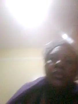 Snapshot of Creamymom4 chatting on June 17, 2026, 9:34 am Creamymom4 online show from June 17, 2026, 9:34 am