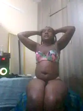 Snapshot of Creamymom4 chatting on July 13, 2026, 7:27 pm Creamymom4 online show from July 13, 2026, 7:27 pm