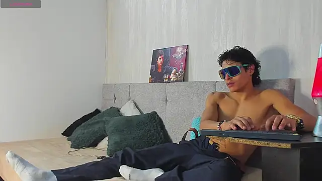 Snapshot of tommyhot7 chatting on June 12, 2026, 8:19 pm tommyhot7 online show from June 12, 2026, 8:19 pm