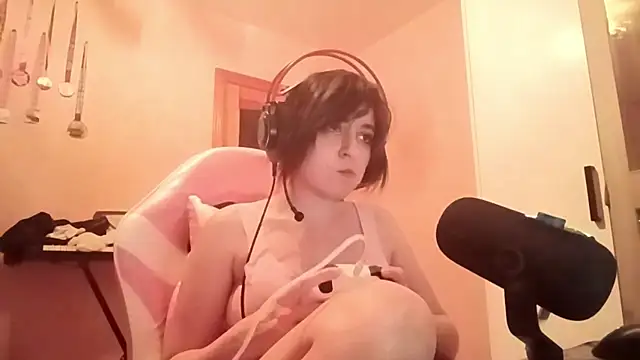 bunnyhoneylovehands online show from June 11, 2026, 9:24 pm