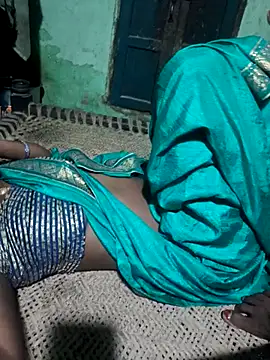 Snapshot of desiwife123coupl chatting on July 10, 2026, 4:42 pm desiwife123coupl online show from July 10, 2026, 4:42 pm