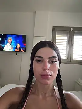 Snapshot of miaabelluccii chatting on July 18, 2026, 4:33 pm miaabelluccii online show from July 18, 2026, 4:33 pm