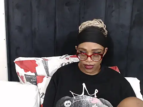 Snapshot of SultryDivax chatting on June 14, 2026, 2:24 am SultryDivax online show from June 14, 2026, 2:24 am