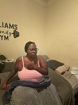Snapshot of chocolatee_shake chatting on August 3, 2026, 4:33 am chocolatee shake online show from August 3, 2026, 4:33 am