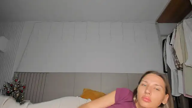 SofiClimbing online show from February 15, 2026, 1:24 am