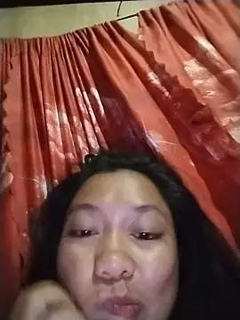 Snapshot of Yummyleyn chatting on June 1, 2026, 1:13 pm Yummyleyn online show from June 1, 2026, 1:13 pm