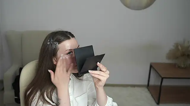 EleonorAchor online show from June 4, 2026, 12:55 pm