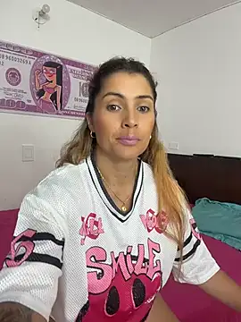 Snapshot of Ariza_a chatting on July 24, 2026, 7:23 pm Ariza a online show from July 24, 2026, 7:23 pm