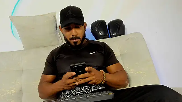 Snapshot of LeoCarter_ chatting on June 12, 2026, 12:59 pm LeoCarter online show from June 12, 2026, 12:59 pm