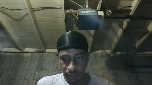 Snapshot of Leo99842 chatting on June 25, 2026, 2:33 am Leo99842 online show from June 25, 2026, 2:33 am