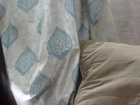 Snapshot of hey_darling_ chatting on July 17, 2026, 11:42 pm hey darling online show from July 17, 2026, 11:42 pm